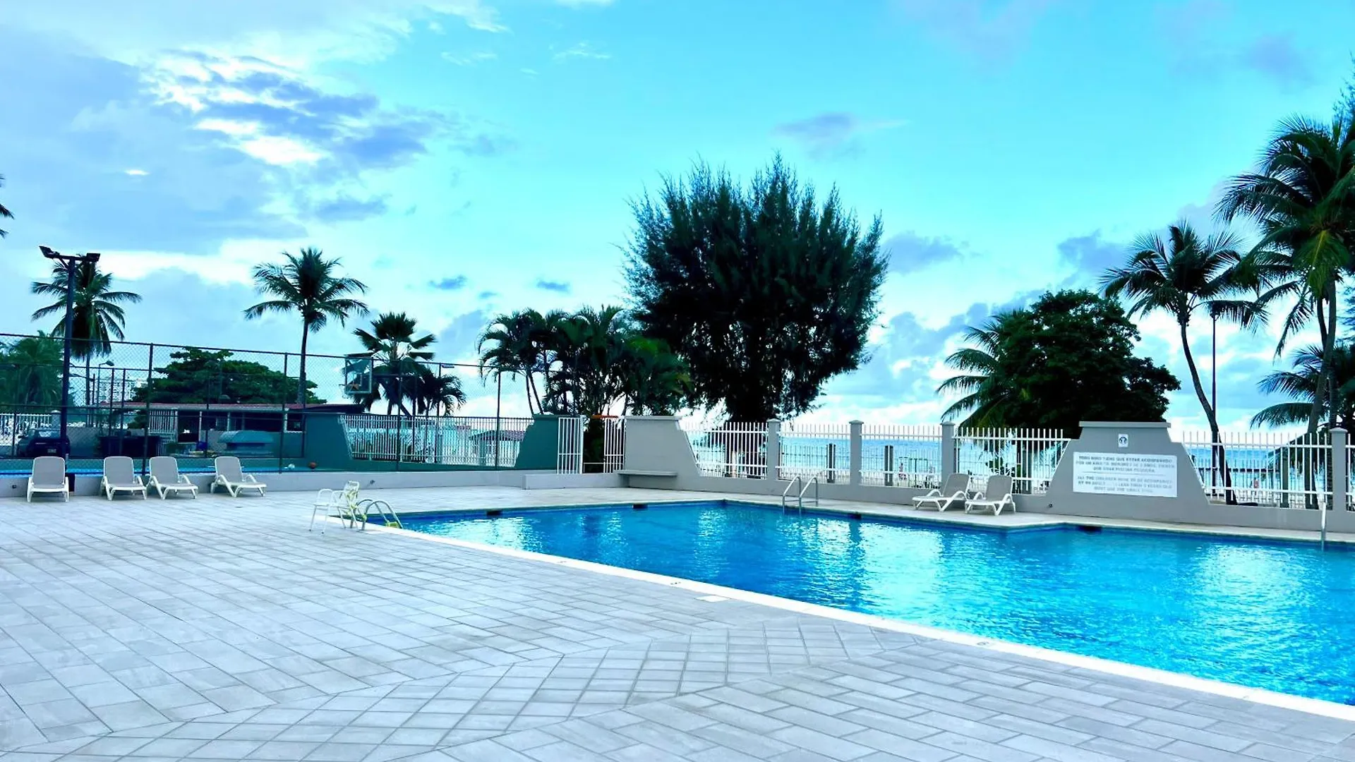 Ocean View Apt On Isla Verde In A 14Th Floor San Juan Apartment